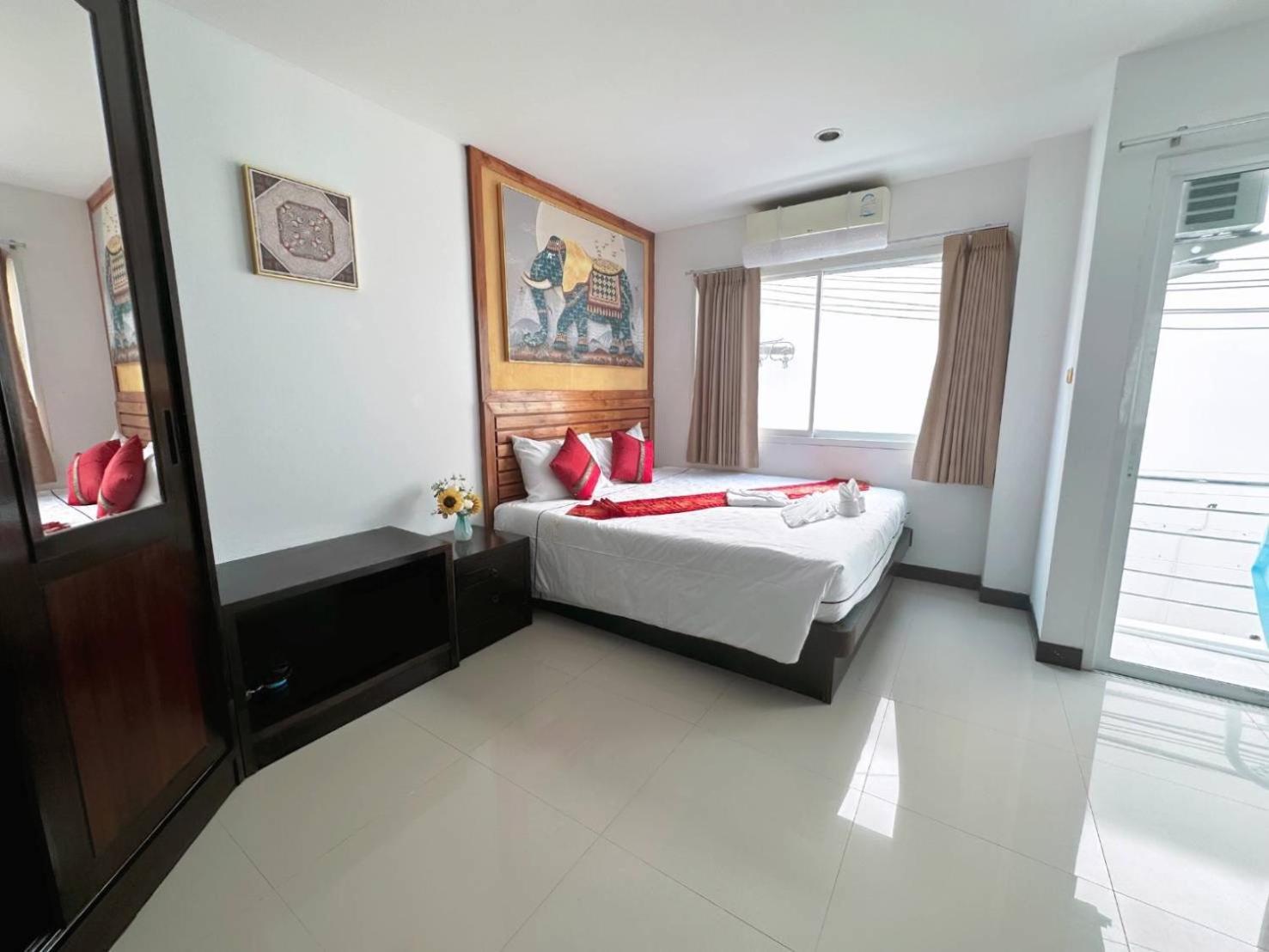 Abby'S House Hotel Patong Екстериор снимка