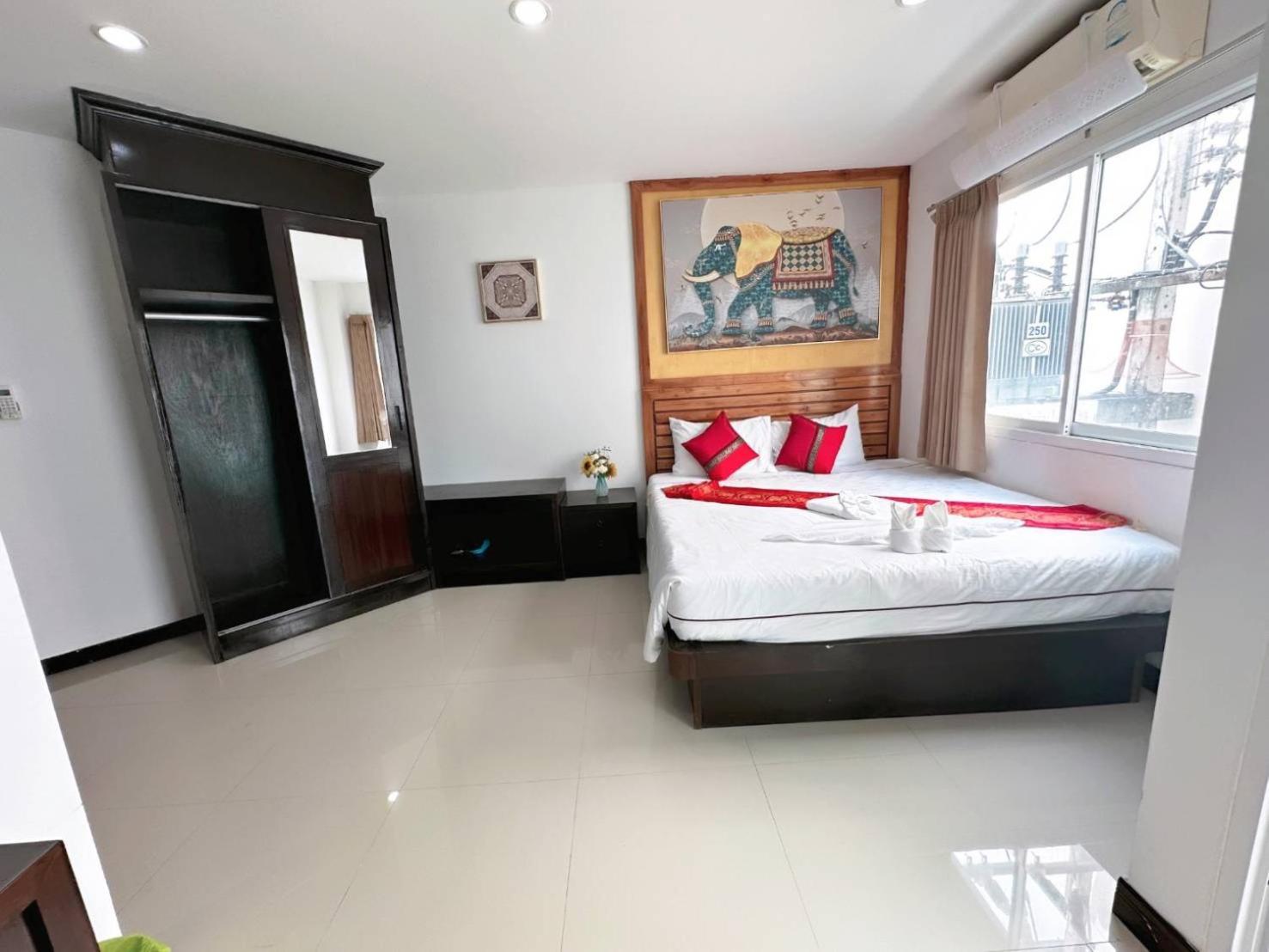 Abby'S House Hotel Patong Екстериор снимка