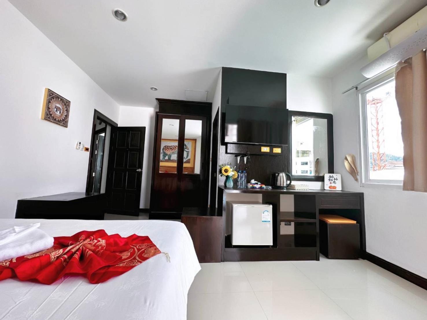 Abby'S House Hotel Patong Екстериор снимка