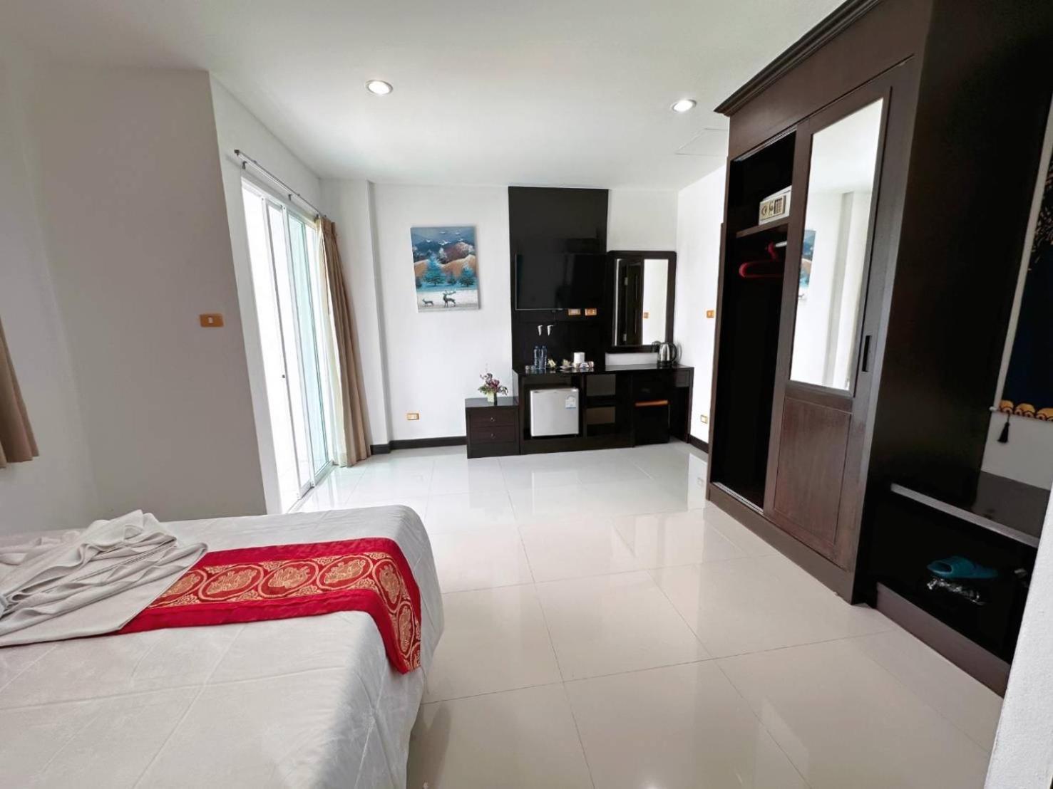 Abby'S House Hotel Patong Екстериор снимка