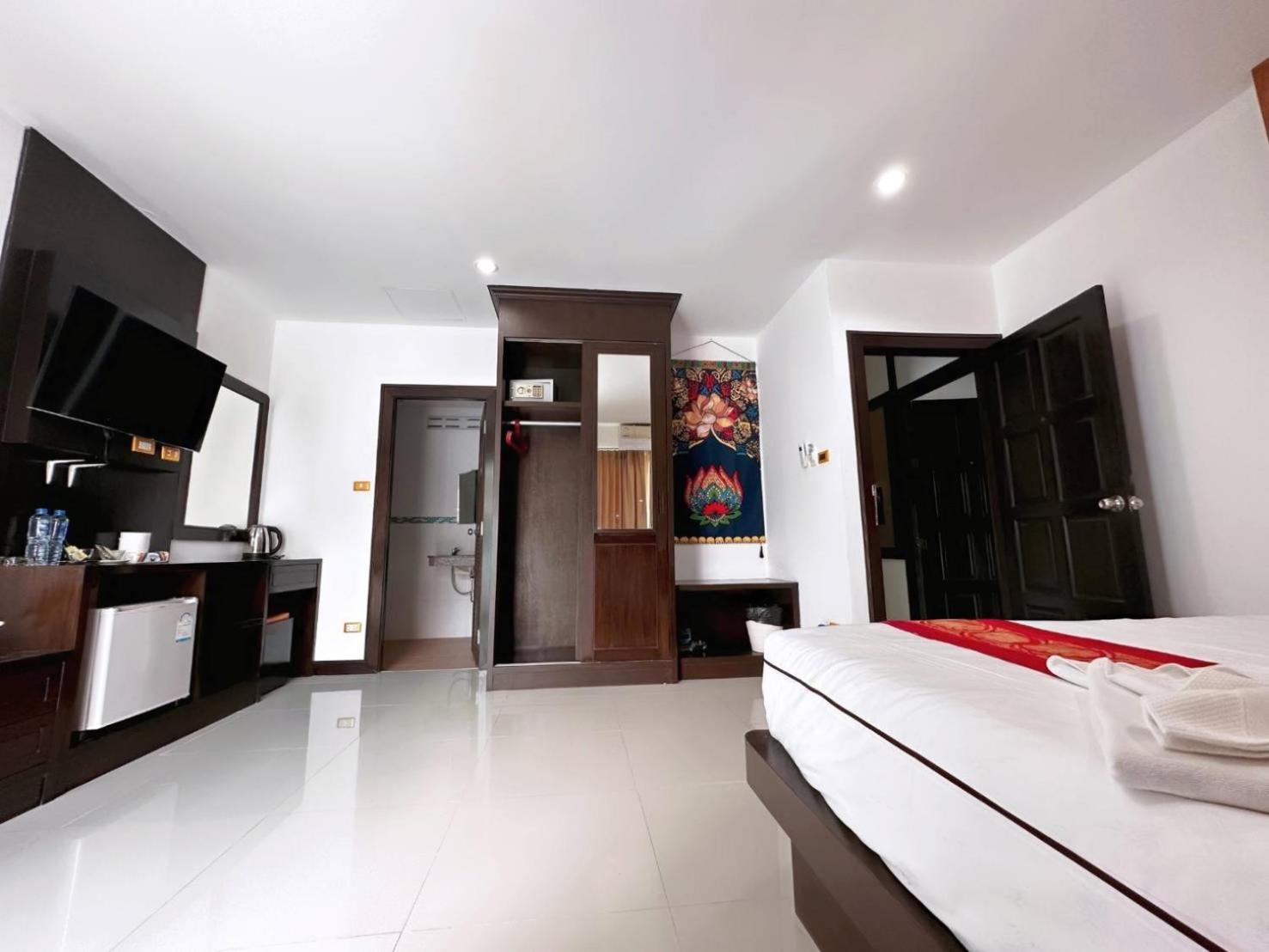 Abby'S House Hotel Patong Екстериор снимка