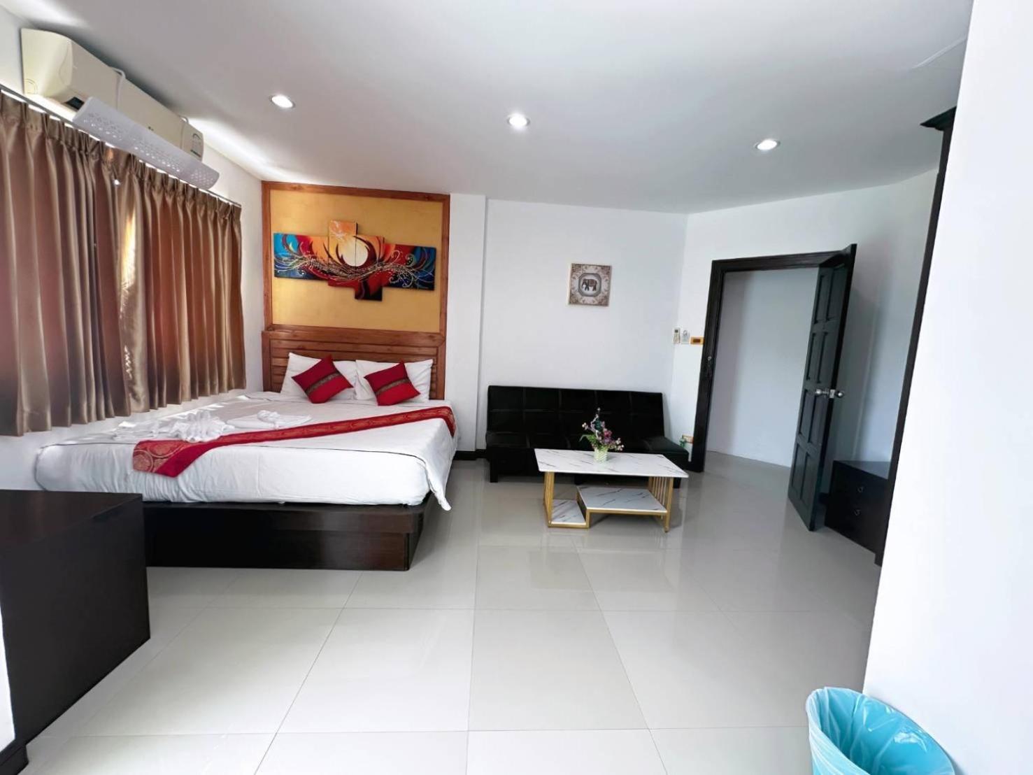 Abby'S House Hotel Patong Екстериор снимка