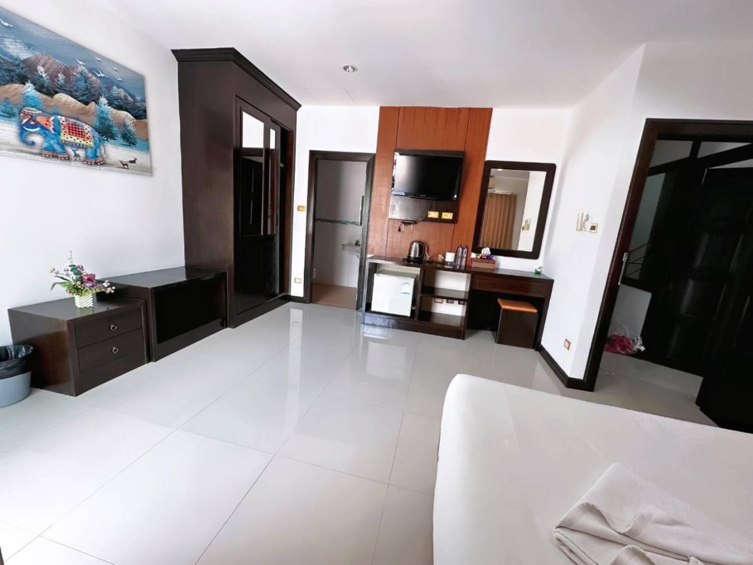 Abby'S House Hotel Patong Екстериор снимка